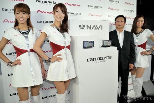 パイオニア上席常務執行役員 カーエレクトロニクス事業統括部長 黒崎正謙氏と新「楽ナビ」