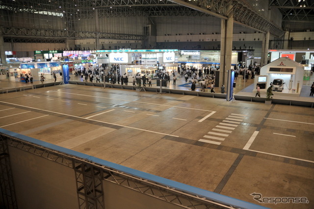 CEATEC会場の巨大特設コース