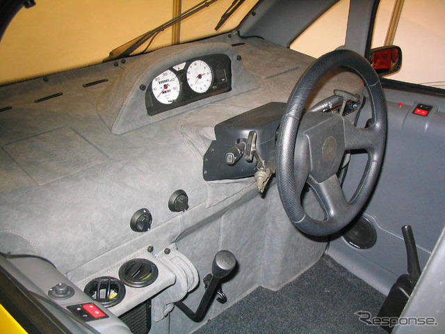 【福祉機器展04】車いすのままで運転したい!