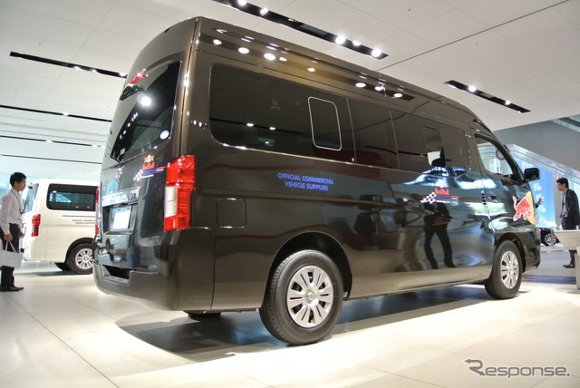 日産自動車NV350 キャラバン レッドブル・レーシングチームサポート車両