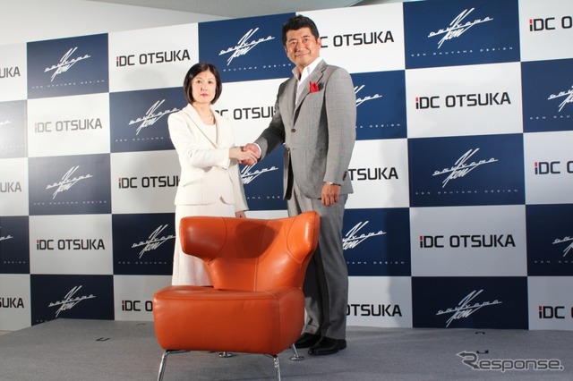 大塚家具代表取締役社長の大塚久美子氏(左)とKEN OKUYAMA DESIGN代表の奥山清行氏(右)