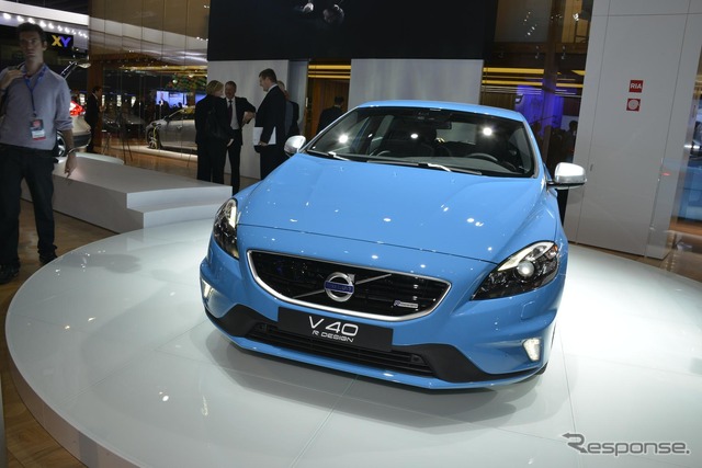 新型ボルボ V40 の Rデザイン(パリモーターショー12)