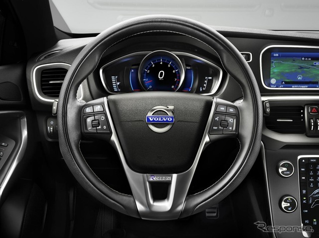 新型ボルボ V40のRデザイン