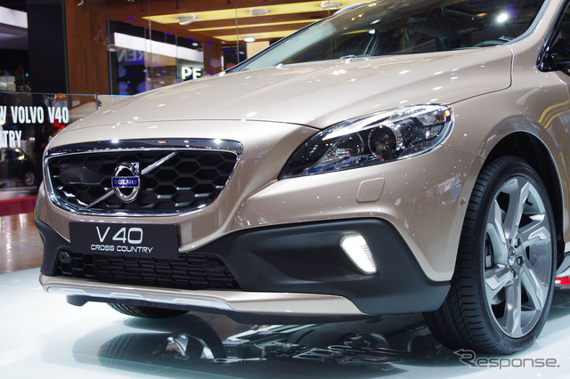 ボルボ・V40クロスカントリー(パリモーターショー12)