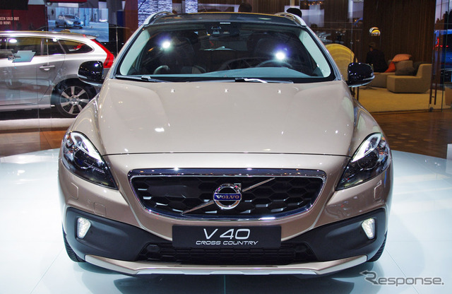 ボルボ・V40クロスカントリー(パリモーターショー12)