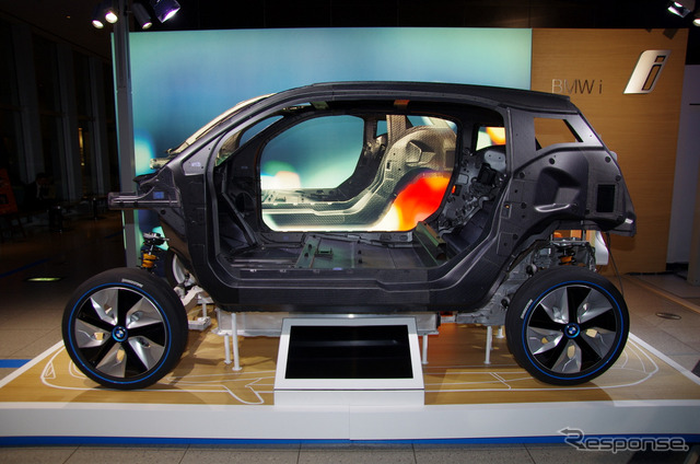 i3のカーボンモノコック