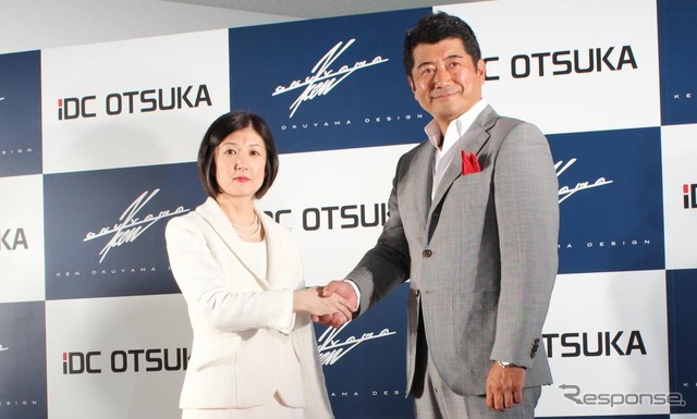 大塚家具代表取締役社長の大塚久美子氏(左)とKEN OKUYAMA DESIGN代表の奥山清行氏(右)