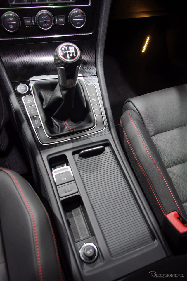 VW ゴルフGTIコンセプト 4ドア(パリモーターショー12)