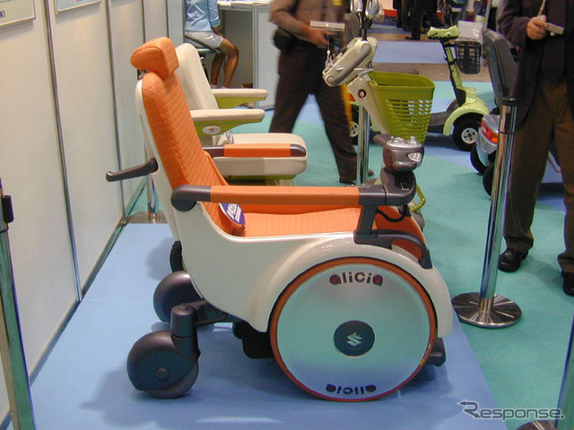 【福祉機器展04】カーデザイナーによるスズキのコンセプトモデル