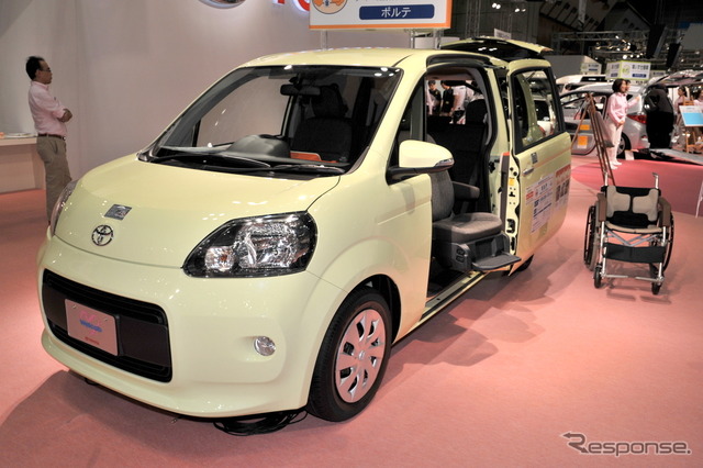 8月に発表され10月から発売予定の ポルテ 助手席リフトアップシート車 Bタイプ(国際福祉機器店12)