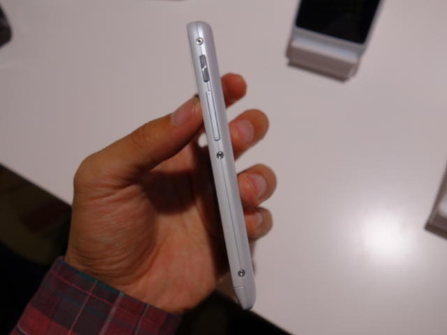 「RAZR(レーザー) M SoftBank 201M」