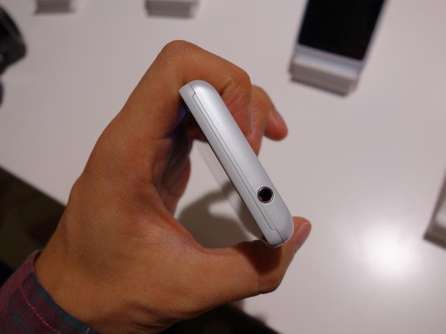 「RAZR(レーザー) M SoftBank 201M」
