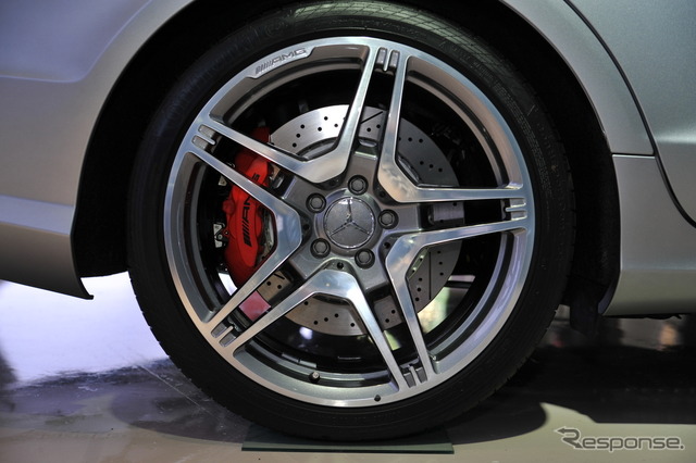 CLS 63 AMG シューティングブレーク Edition 1専用デザインチタニウムグレーペイントを施した19インチAMG5ツインスポークアルミホイール(鍛造)