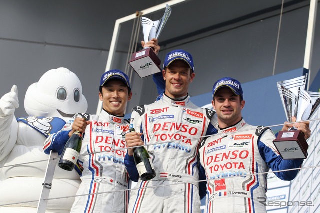 写真:左から、中嶋一貴選手、アレックス・ブルツ選手、ニコラス・ラピエール選手(参考画像:第4戦シルバーストーンで表彰台を獲得)
