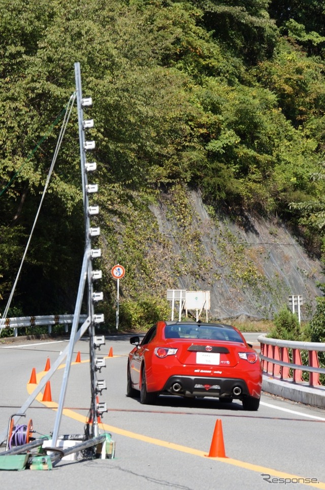 86S(ハチロックス) HACHI-ROCKS J001 HAKONEの様子。