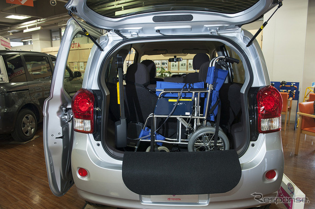 手動車いす用収納装置(電動式)