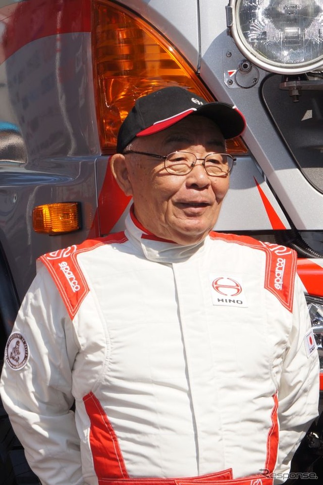 ダカールラリー2013に参戦する、日野チームスガワラの代表兼ドライバーの菅原善正氏