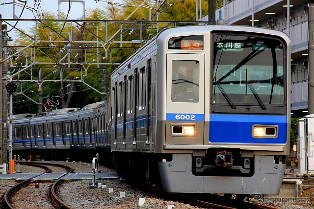 本川越「時の鐘と蔵のまち」ゆき西武新宿線電車