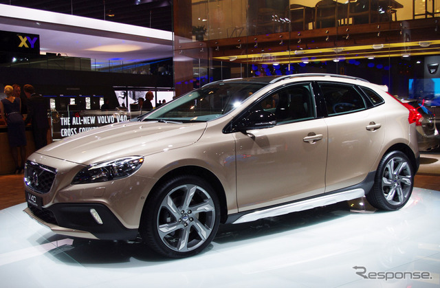ボルボ V40クロスカントリー(パリモーターショー12)