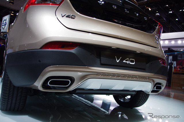 ボルボ V40クロスカントリー(パリモーターショー12)