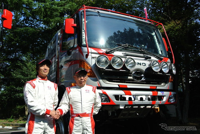 菅原照仁氏(左)と菅原義正氏(右)