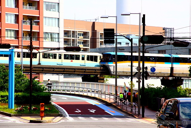 駅に加えて車内でも公衆無線LANが利用可能に