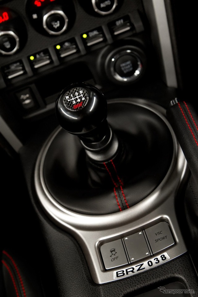 STI製パーツを装着したスバル BRZ コンセプトスポーツキット