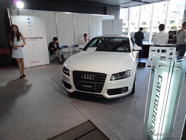 ホームオーディオが中心だが、カーオーディオ向けの展示もされている。写真はパイオニアブース。