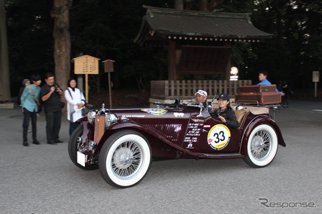 明治神宮へ到着したMG・TCミジェット