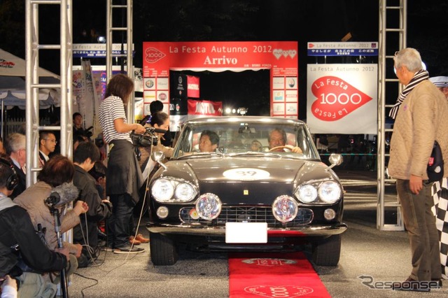 ゴールしたフェラーリ・330GT 2+2