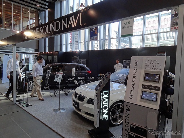 三菱電機は「音にこだわった」というナビを来場者にアピール。