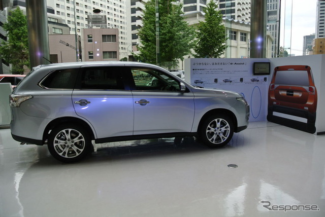 三菱自動車 新型アウトランダー