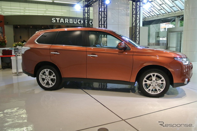 三菱自動車 新型アウトランダー