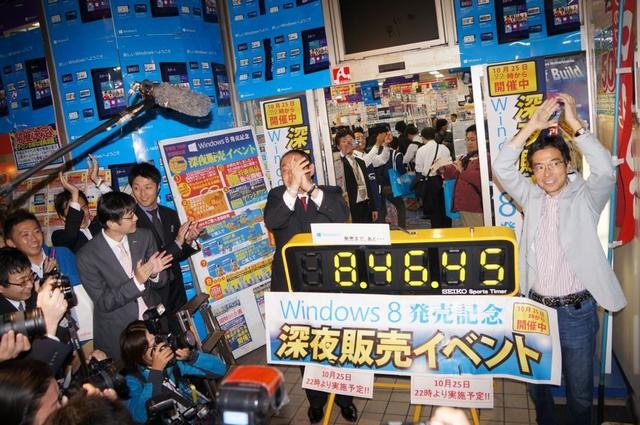 日本マイクロソフトの樋口泰行社長が深夜販売する店舗を行脚