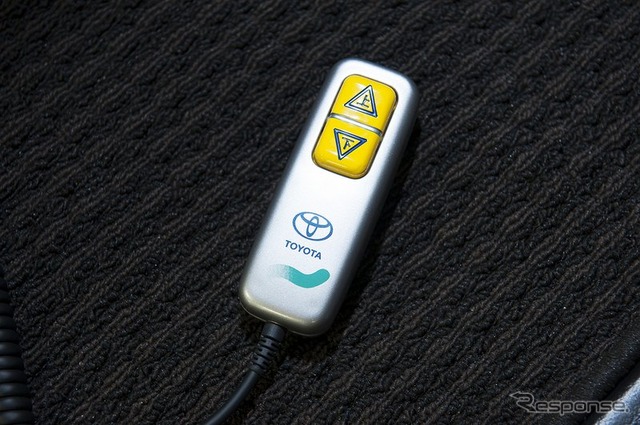 トヨタ スペイド サイドアクセス車 脱着シート〈手動式〉+専用車いす仕様 リモコン