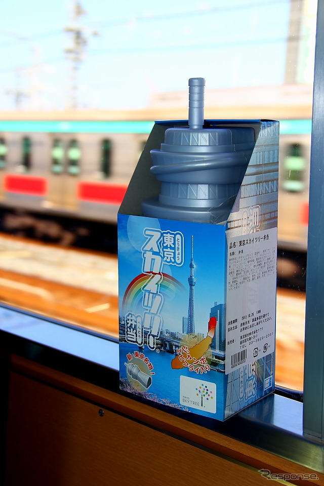 車内でも販売される東京スカイツリー弁当(1000円)