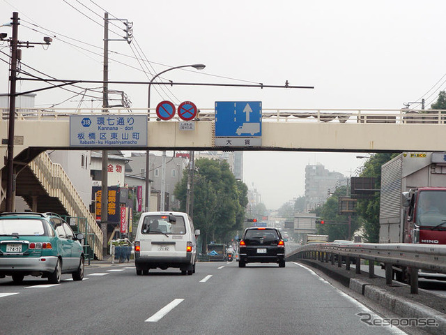 【ついに来たぞ改正道交法】ドライバーから見えにくい位置に警察官は立つ