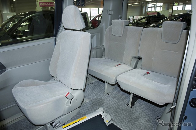 トヨタ ノア サイドリフトアップシート車(標準タイプ) 3列目シーツの実用性も十分