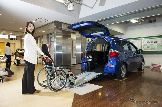 トヨタ ラクティス 車いす仕様車(スロープタイプ) 助手席側リヤシート付