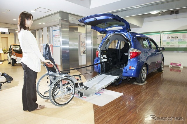 トヨタ ラクティス 車いす仕様車(スロープタイプ) 助手席側リヤシート付