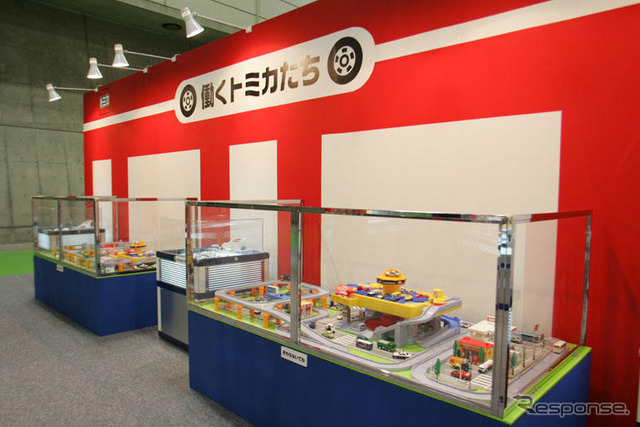 【東京モーターショー04】自分で組み立てたミニカーをその場で買える