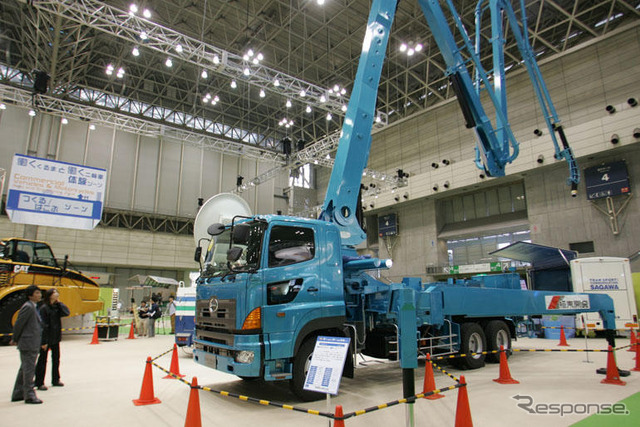 【東京モーターショー04】体験ゾーン…RX-7のパトカーにも乗れる