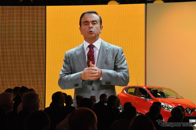 ゴーンCEOが登場したパリモーターショー12ルノーブース