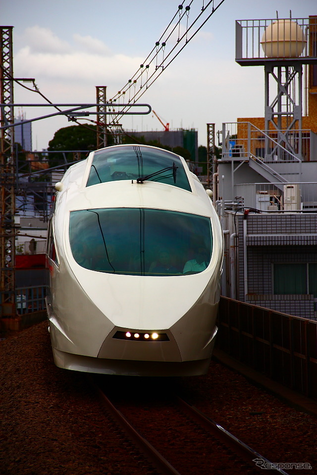 小田急ロマンスカーVSE（50000形）