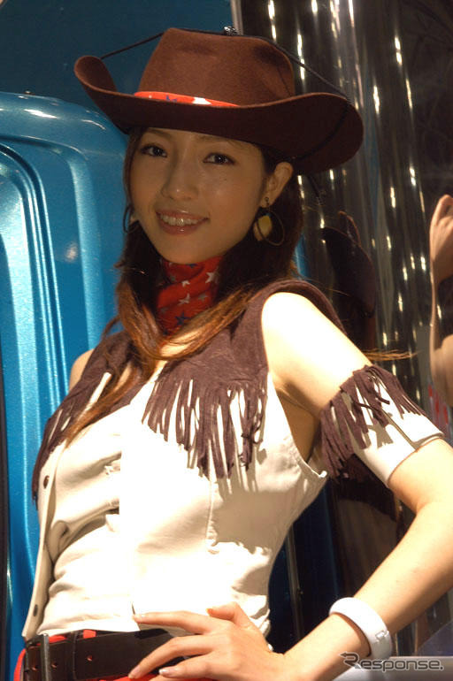 【東京モーターショー04】コンパニオン写真蔵…うふふっ