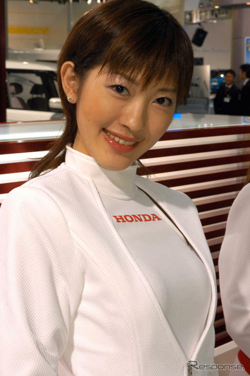 【東京モーターショー04】コンパニオン写真蔵…うふふっ