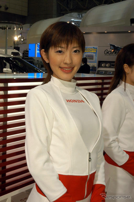 【東京モーターショー04】コンパニオン写真蔵…うふふっ