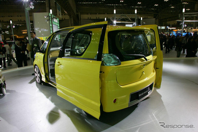 【東京モーターショー04】ポルテ、両側スライドドアは車いす向け…
