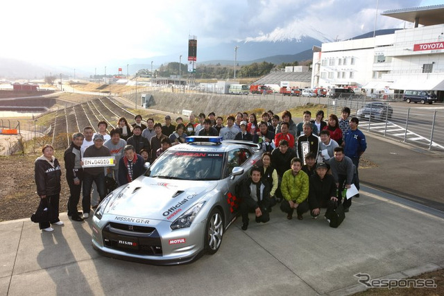 R35型 GT-R 限定のドライビングレッスン…2013年モデルも紹介