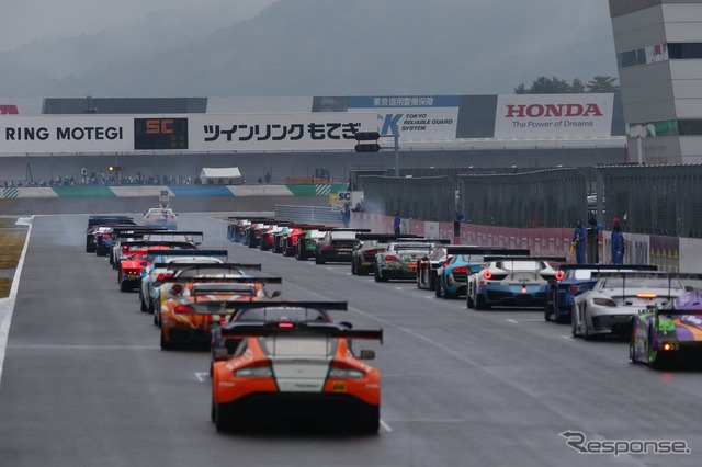 【SUPER GT 最終戦】GT300は峰尾/横溝組のポルシェが逆転でタイトル制す［写真蔵］